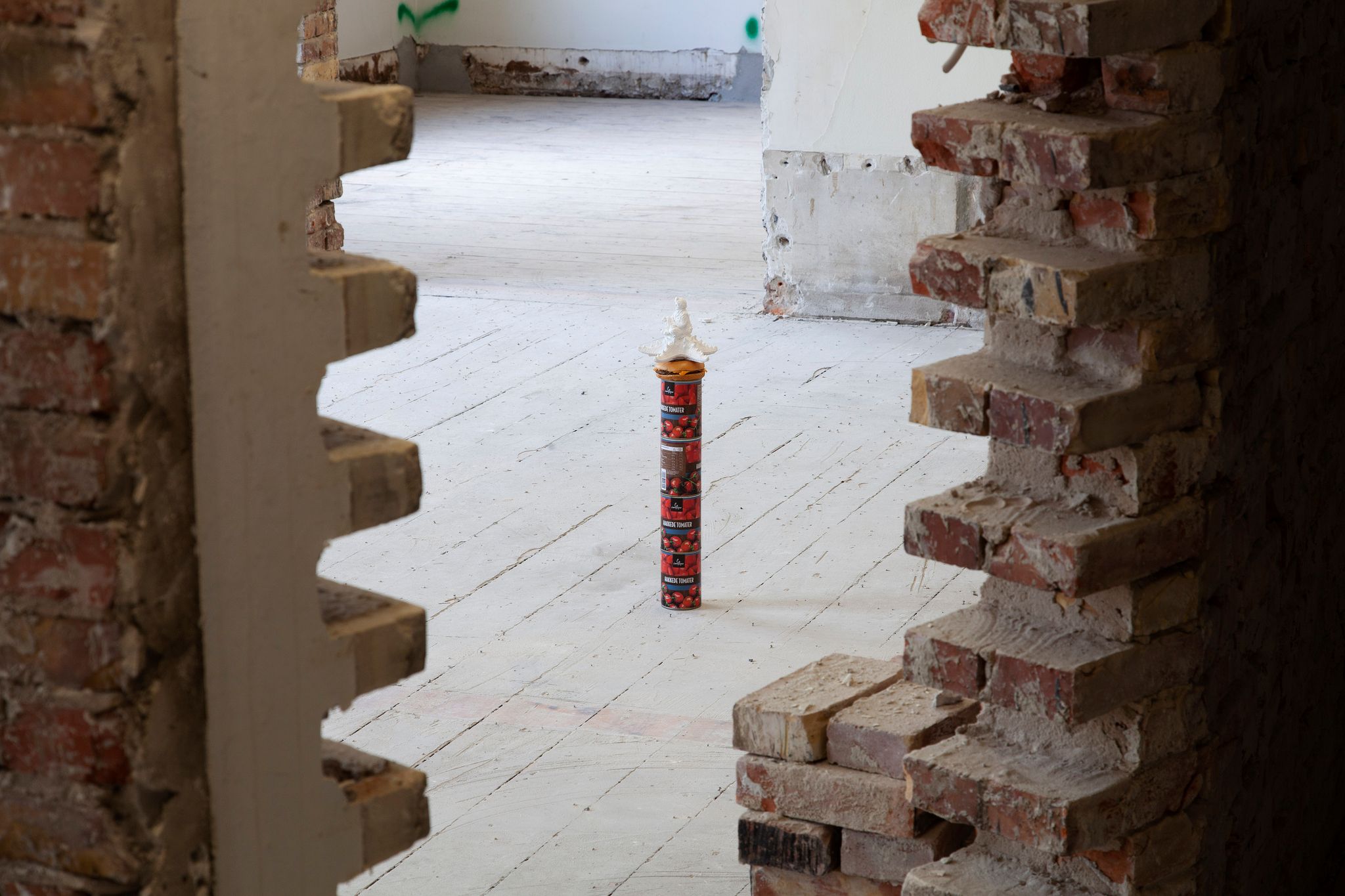 SOFT TOWN STRIP HALL